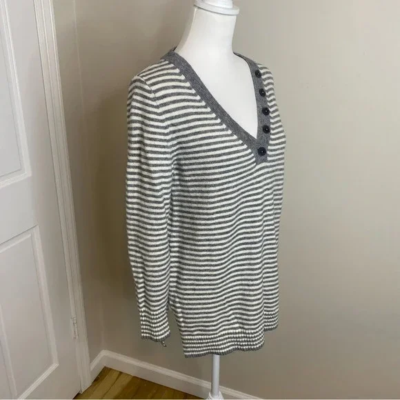 by Anthropologie Grey Stripe Serena Soft Knit Button V Neck Sweater XS - Picture 6 of 12